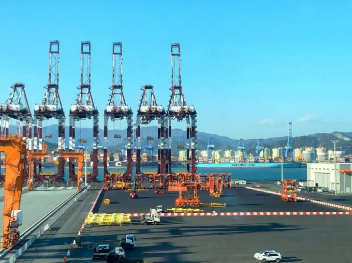 Demand drives early opening of more berths at Busan’s Pier 6 terminal