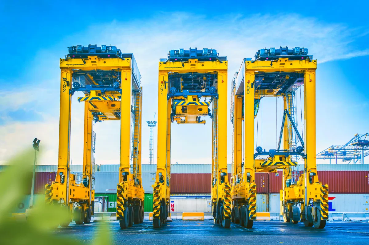 kalmar-hybrid-straddle-carrier-scaled