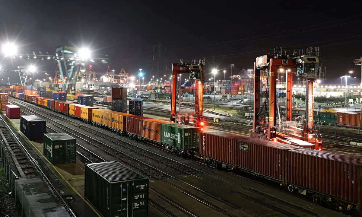26_NOV_Howard_DP_World_Train_Z0058-copy-scaled