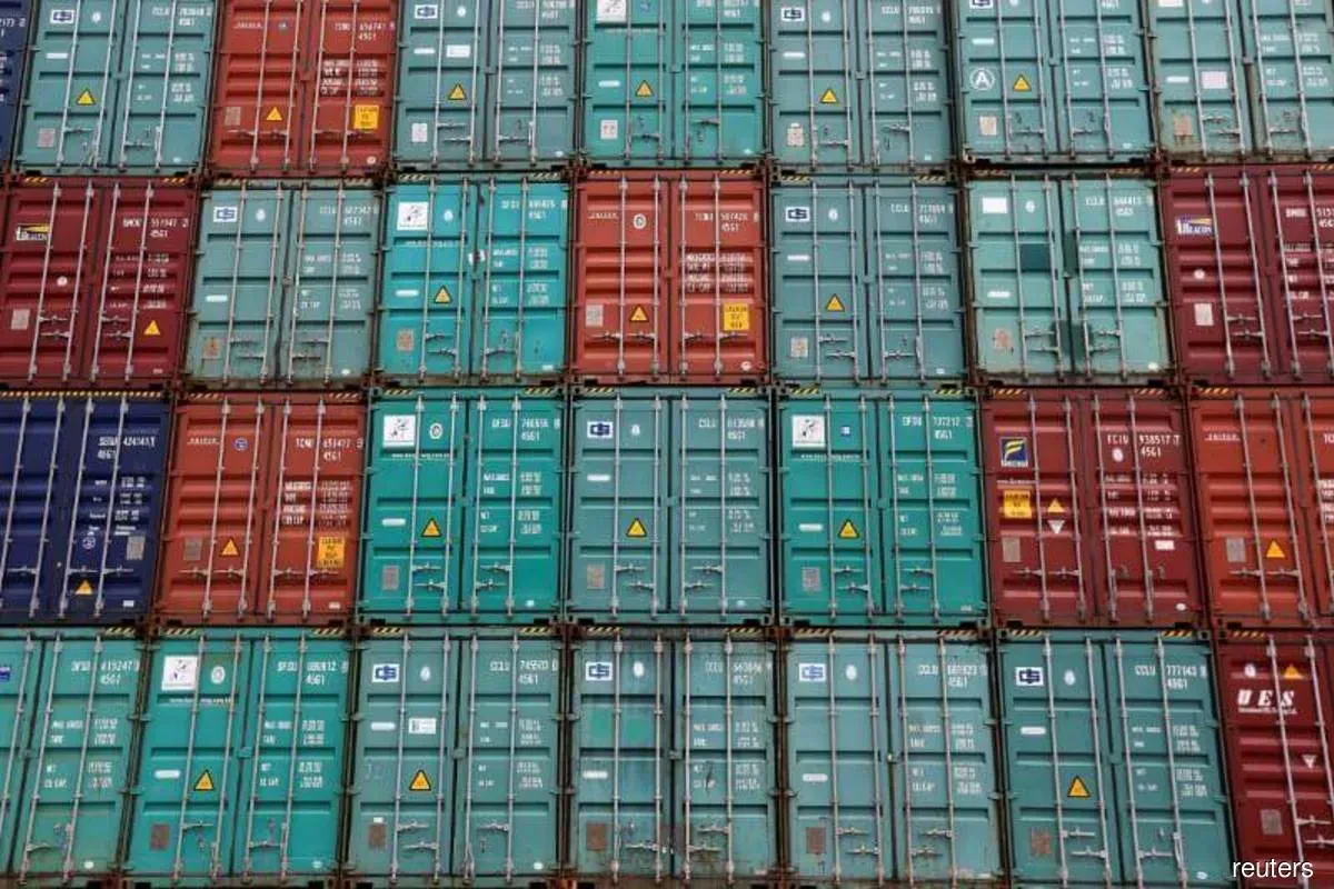 containers_20221205103010_reuters