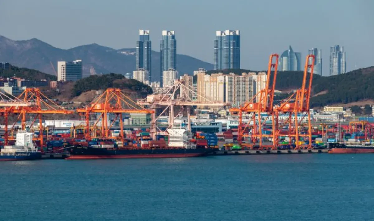busan-port-photo-234170150--eugenesergeev-dreamstime.com_-680x0-c-default