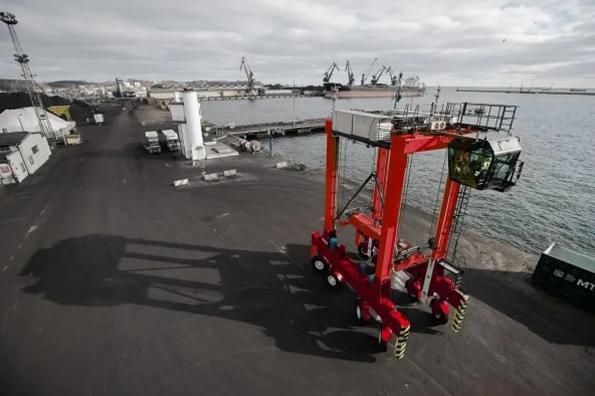 Kalmar_DPW_Straddle_Carriers_592_394_84_c1