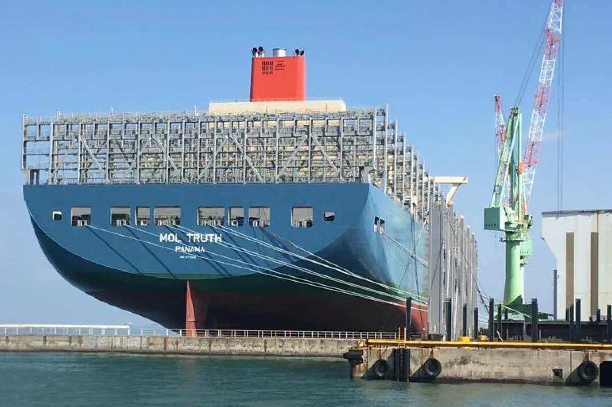 Largest Japan-Built Boxship Named MOL Truth