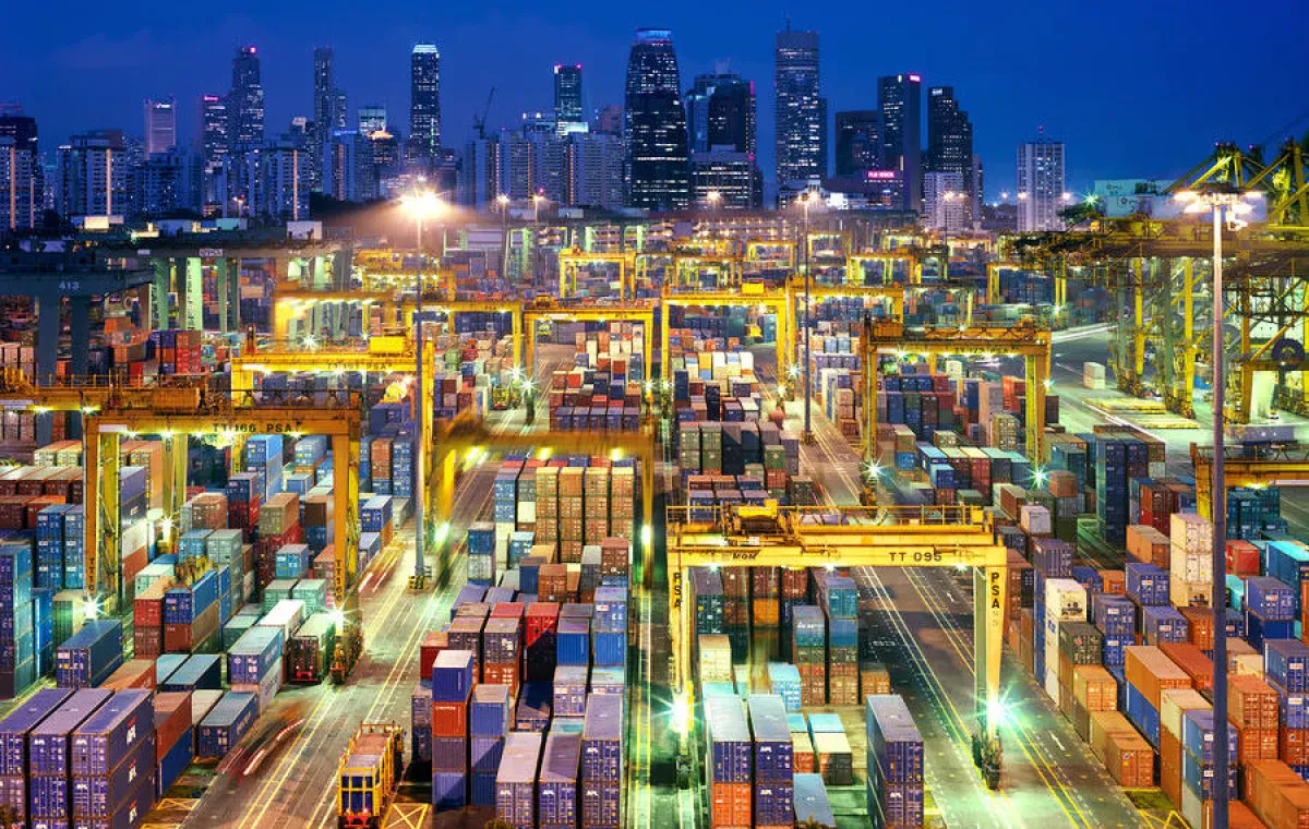 Singapore-Container-Port-Night-900x570