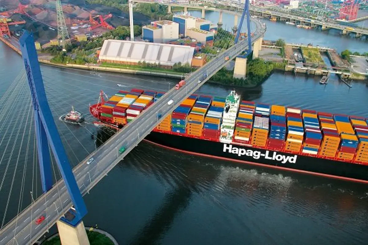 hapag-lloyd_megaship_june_2019_592_394_84_c1