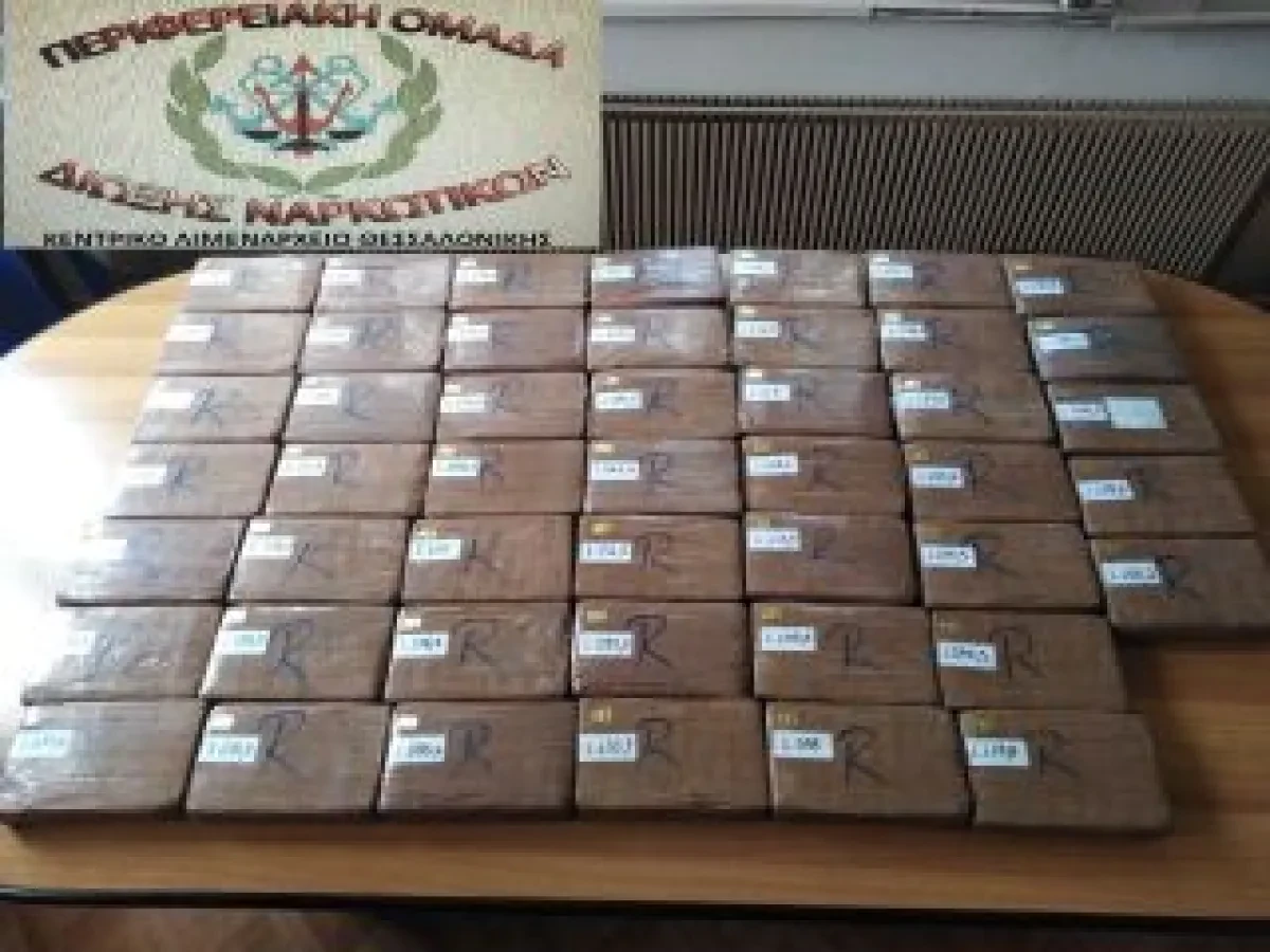 authorities-seize-51-kilos-of-cocaine-in-port-of-thessaloniki-320x240