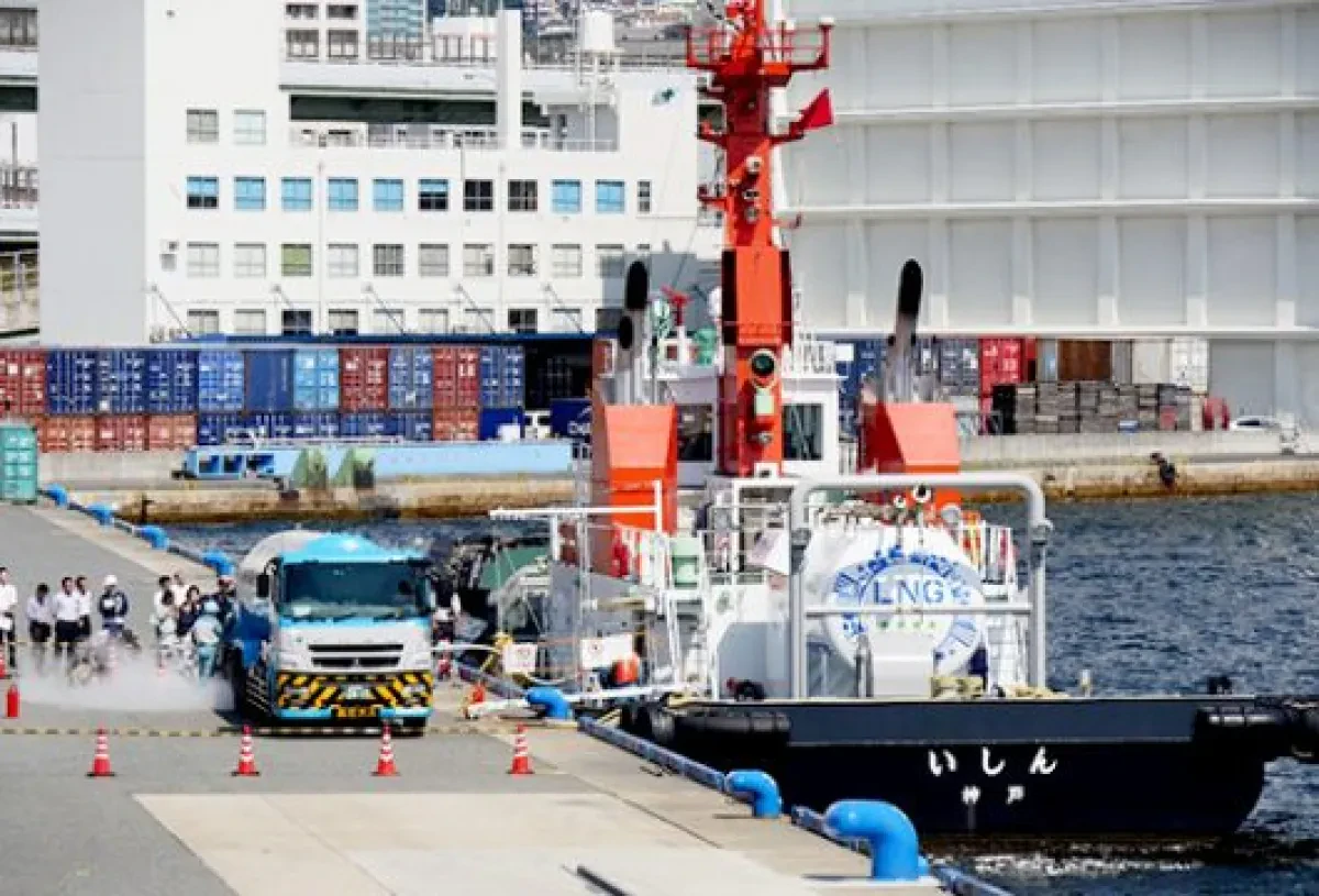 MOL Wraps Up LNG Bunkering Trial in Port of Kobe
