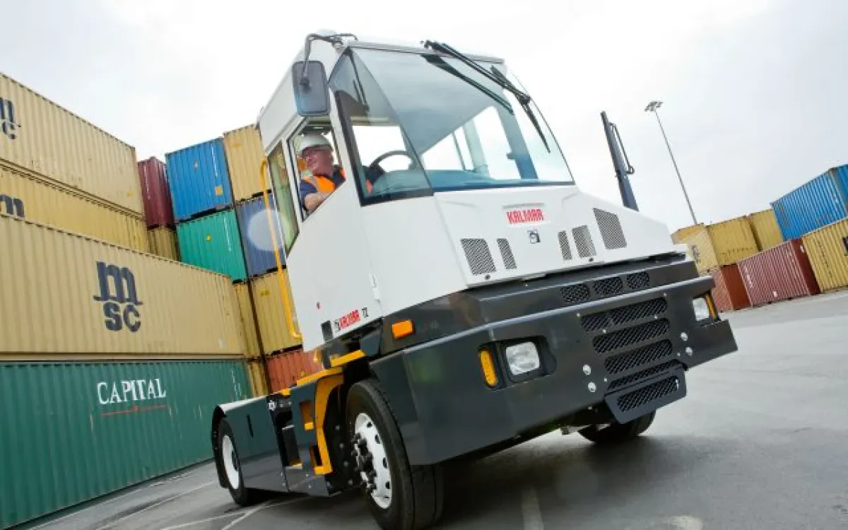 kalmar-t2-terminal-tractor-white-1-640x400