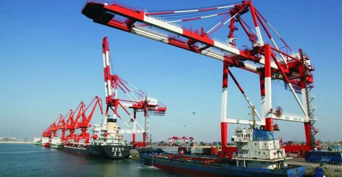 Liaoning Port Group launches first domestic container service to Shandong