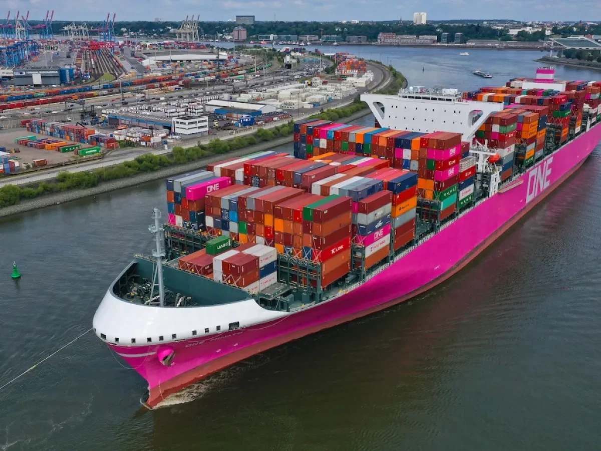 One_Minato_KH_port_of_hamburg