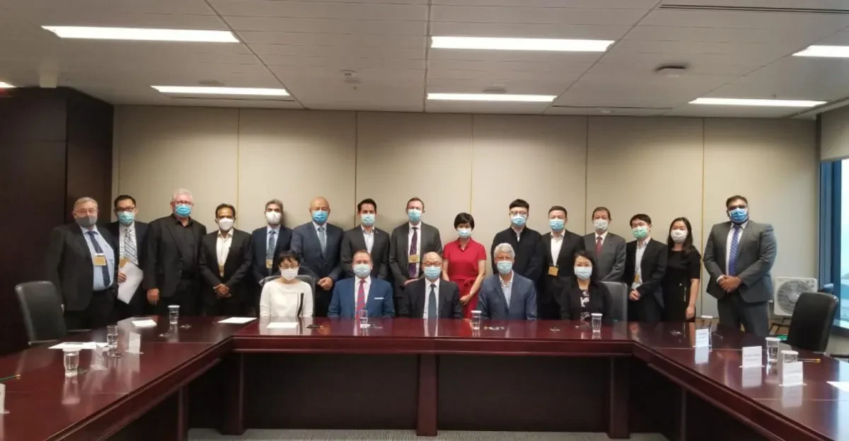 Hong Kong to allow unrestricted crew changes