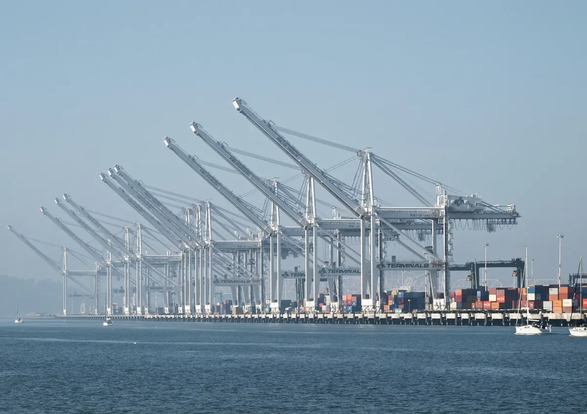 Port_of_Oakland_A.556f0c9cd48b1