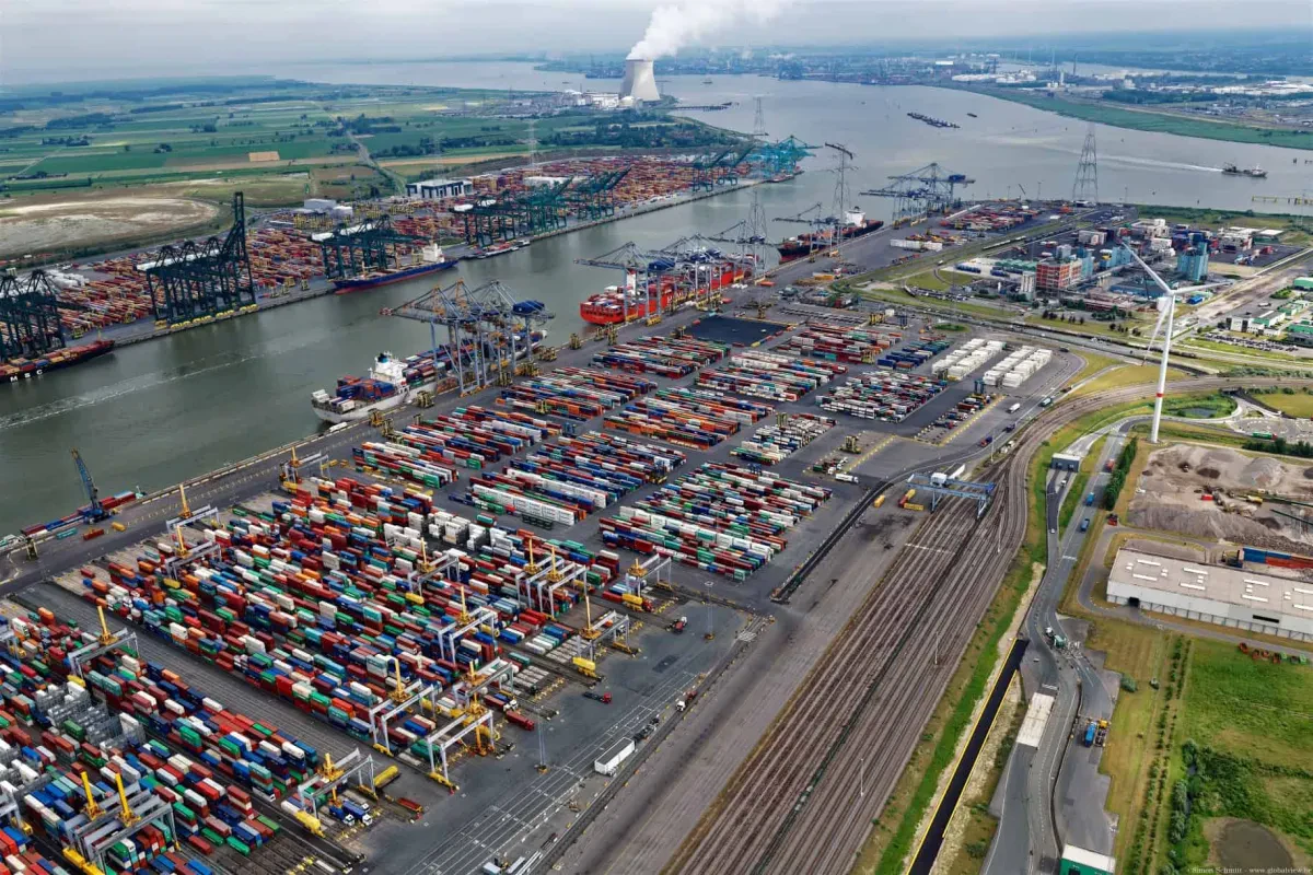 Aerial-view-of-Antwerp-Gateway-yard