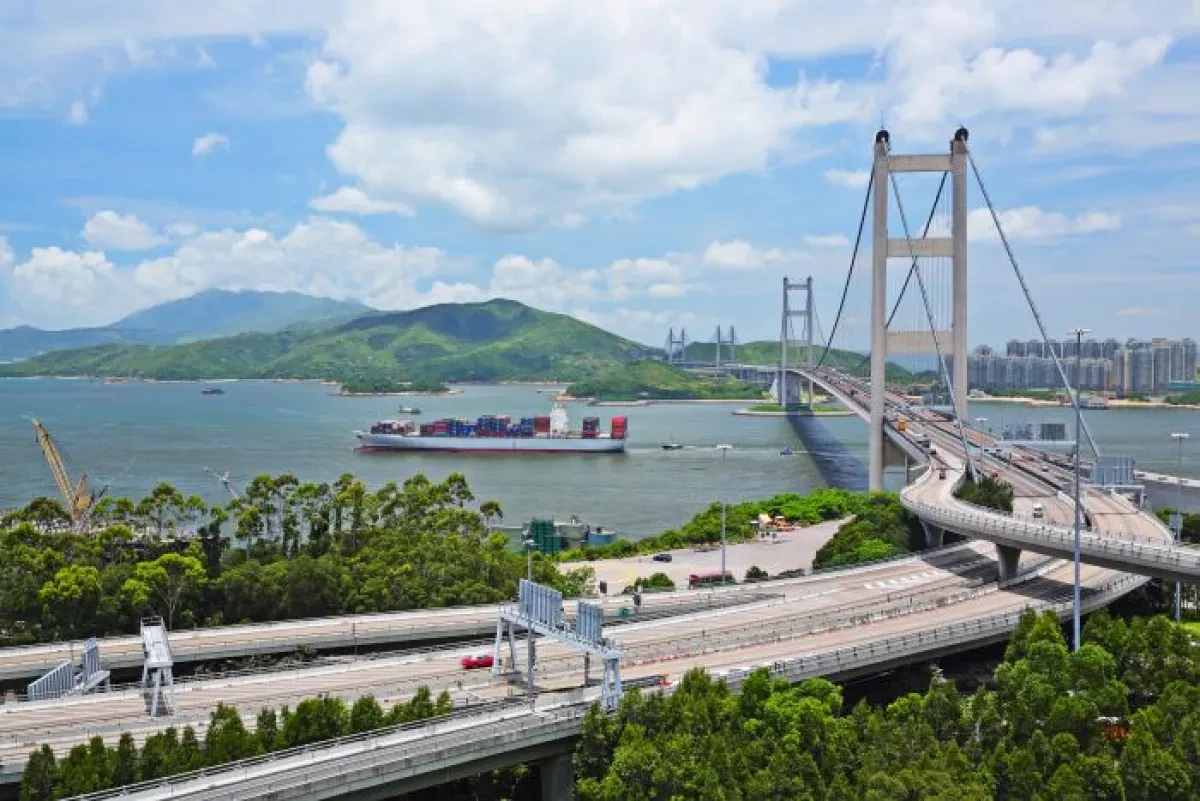 Easing of bridge draft limit encourages larger ship calls along Pearl River Delta
