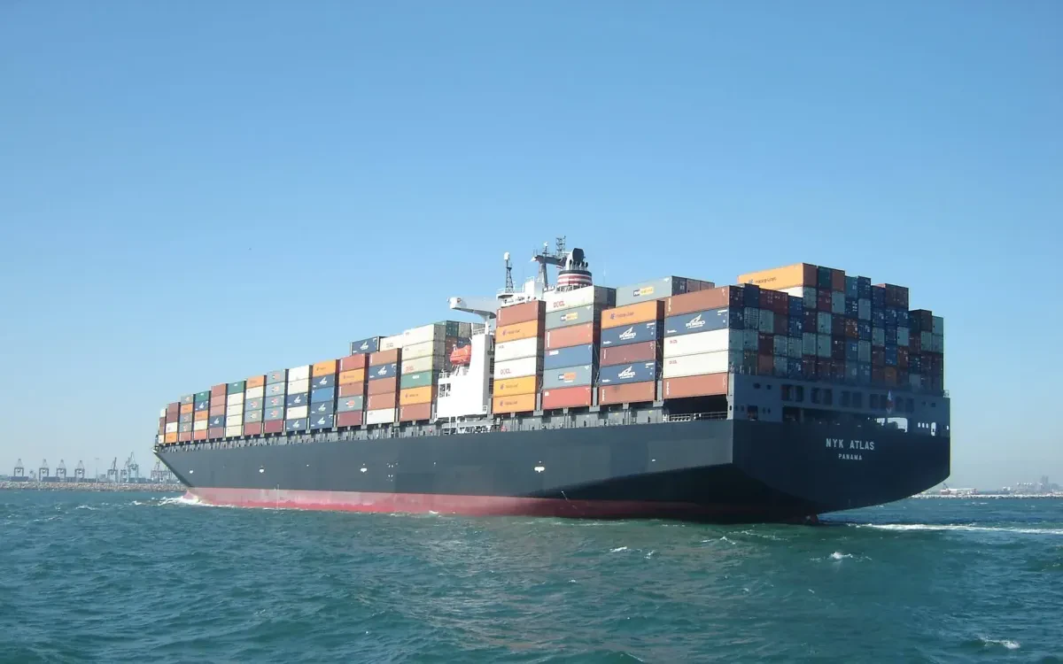 container-ship-560789