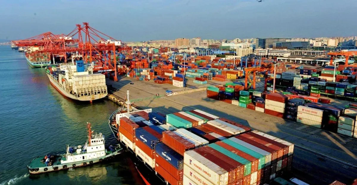 Container volume at eight major Chinese ports increased 4% in late Sept
