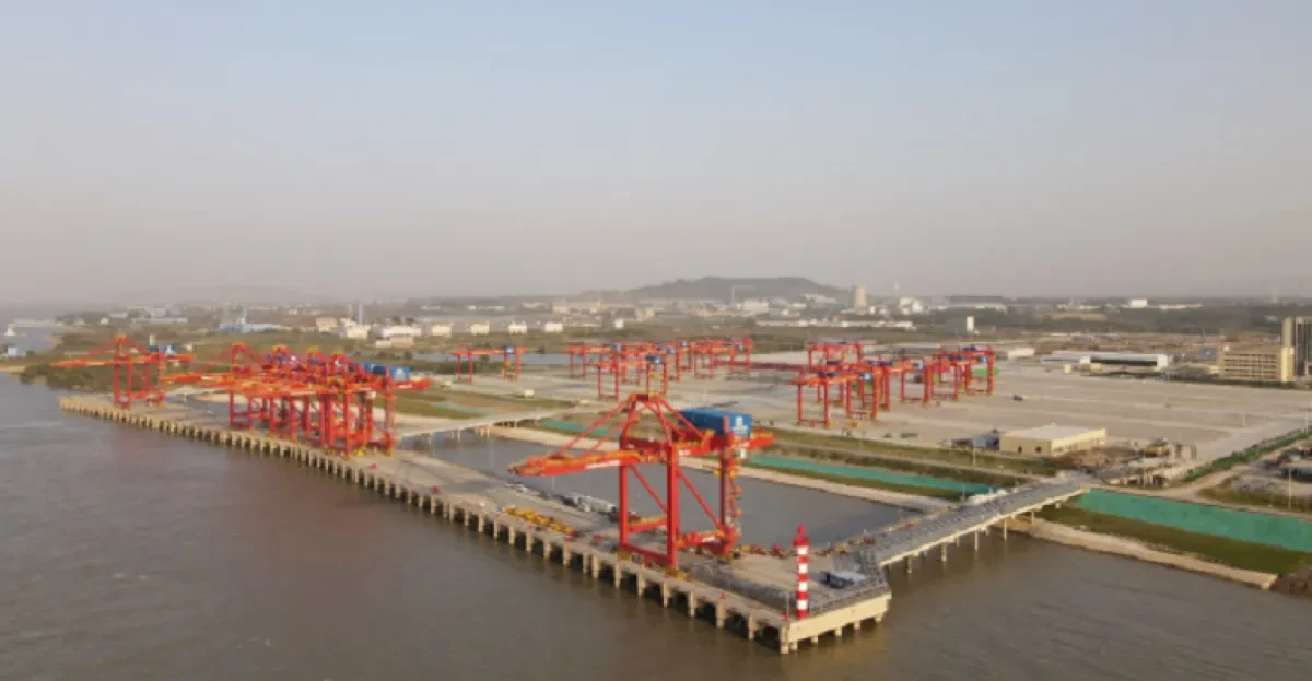 The largest container terminal in Jiangxi, China starts operations
