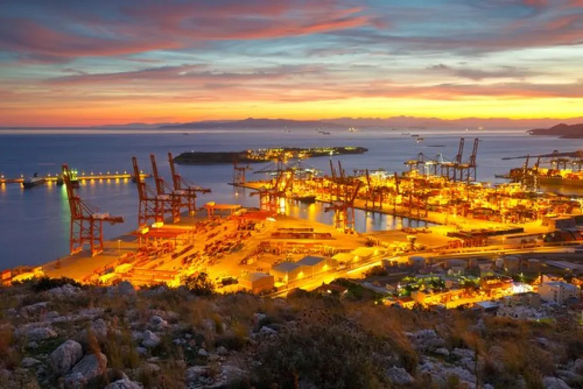 Piraeus-Port-at-night_Sh