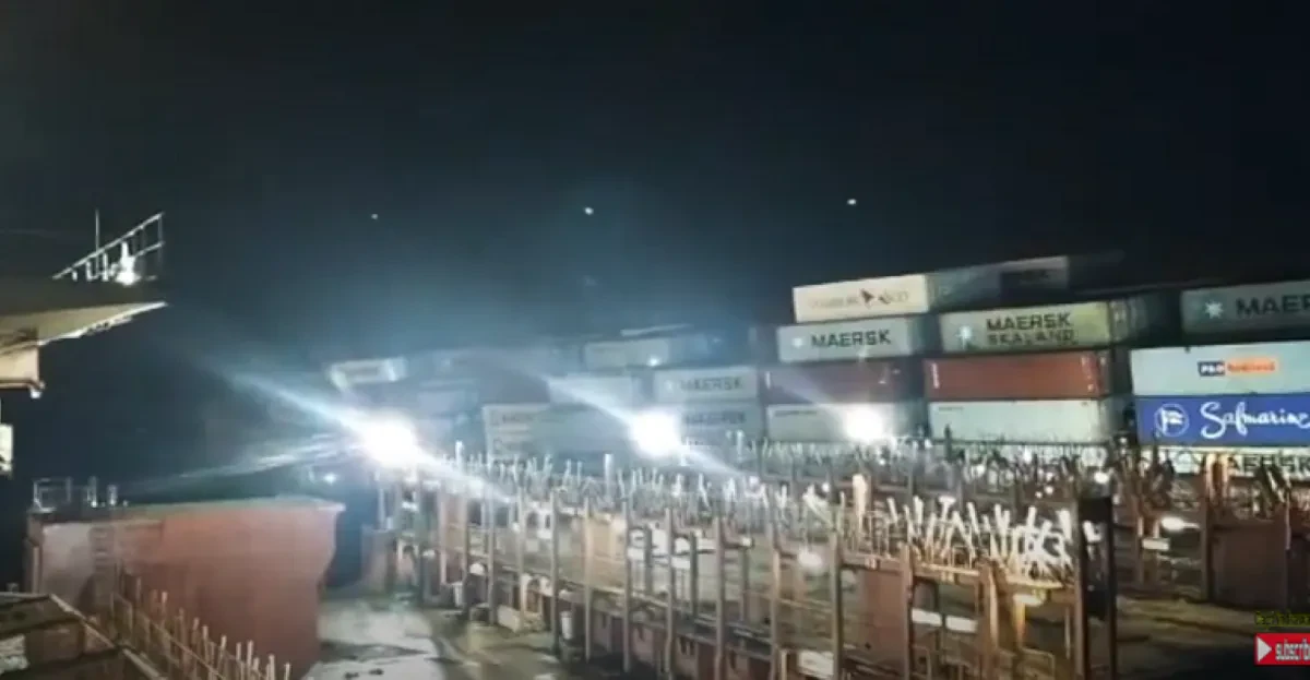 Boxship Tina I collides with Iranian containership grounded for 6 months off Batam