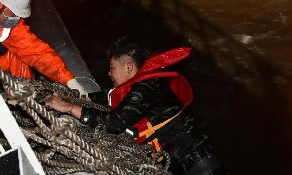 Update: Four dead in Shanghai boxship collision