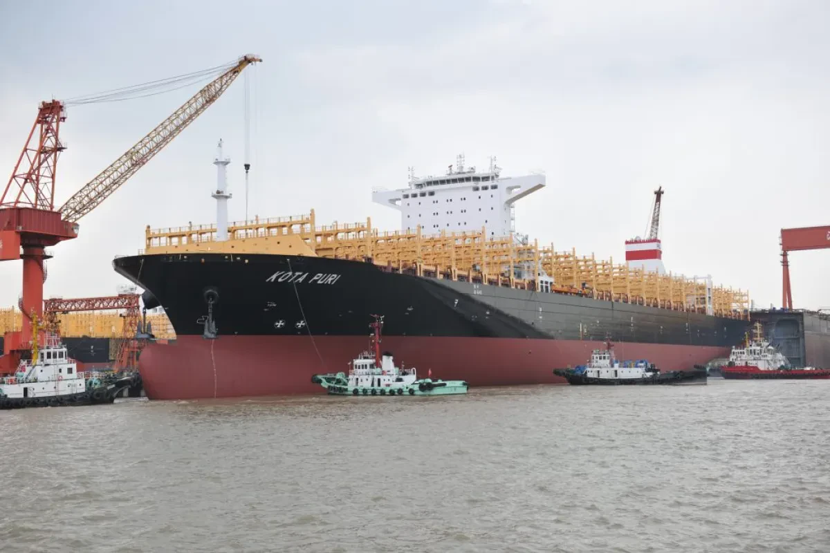 Kota-Puri-11800TEU-vessel-Yangzijiang-1024x683