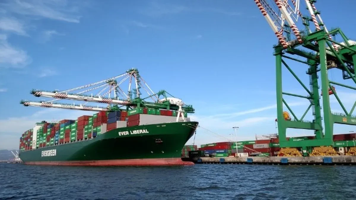 ever-liberal-evergreen-container-ship-ulrich-topher.ae00ff-1