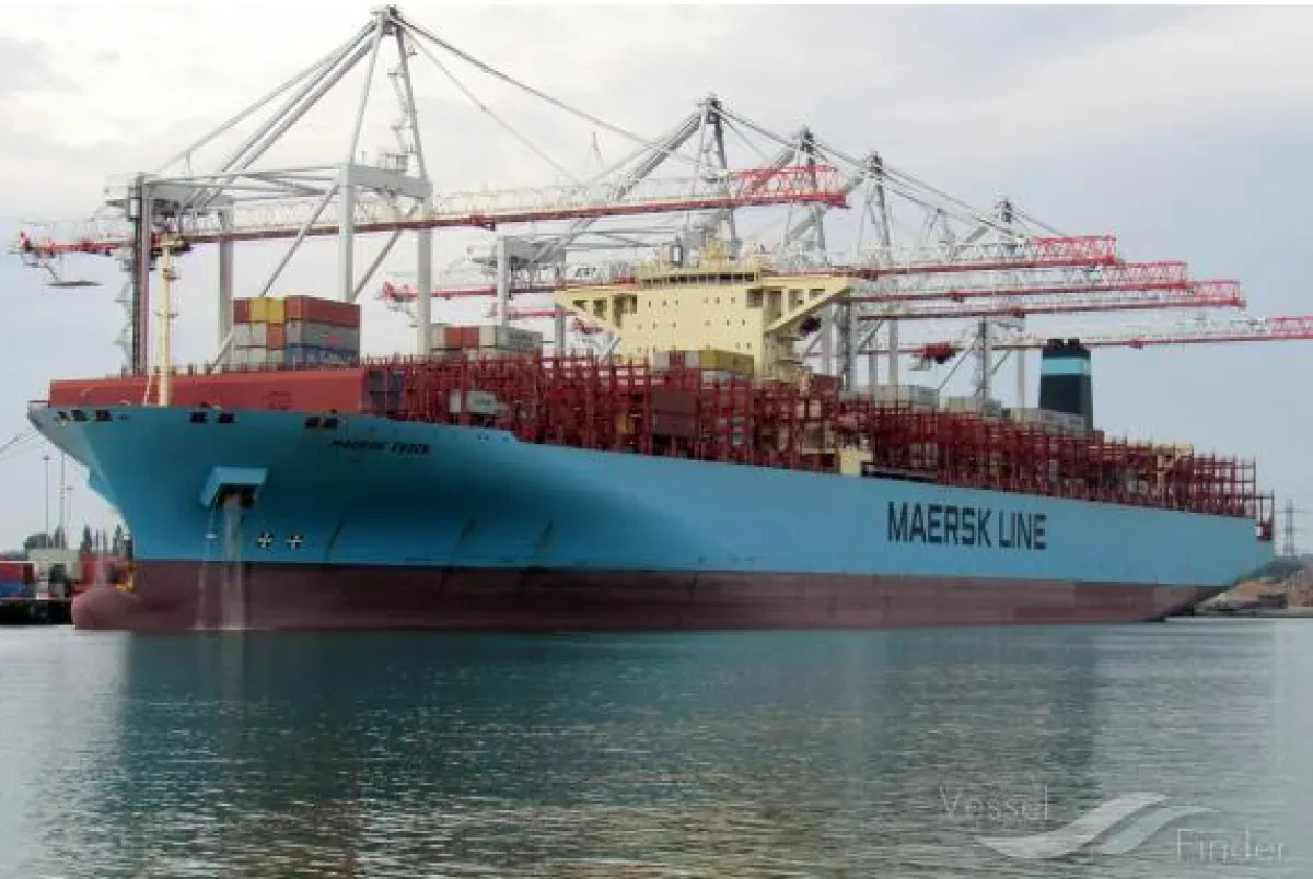Updated: Maersk Essen loses many boxes in Pacific storm