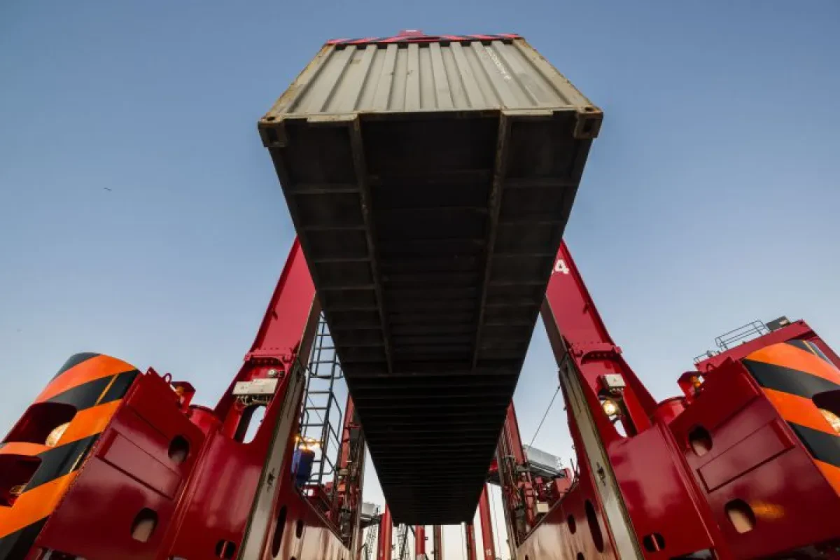 kalmar-straddle-carrier-28042021-p6donm1eafa4ze7fxs1eejnekngvzsqp1r25z2gq80