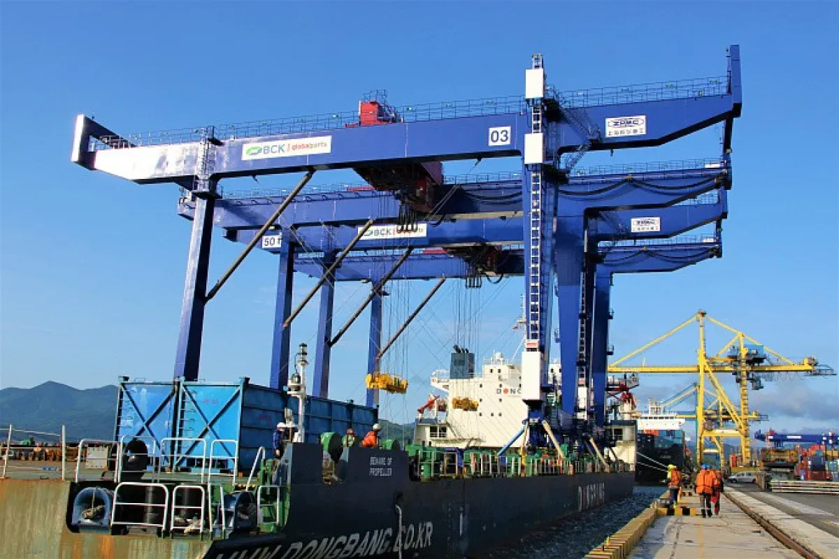 Russian box terminal boosts storage yard capacity with new RMG cranes