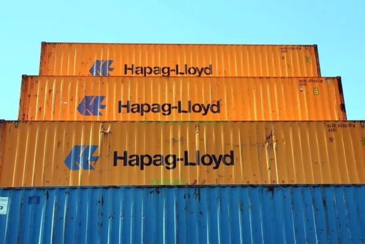 Hapag-Lloyd-containers