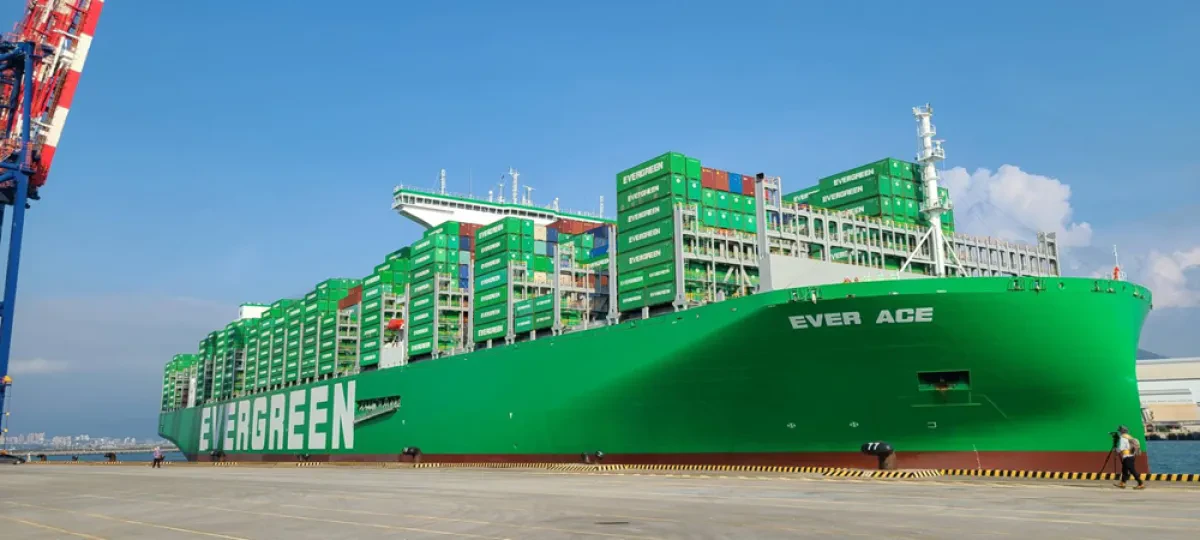 Ever-Ace-docked-in-Taipei-on-maiden-voyage-Taiwan-International-Ports