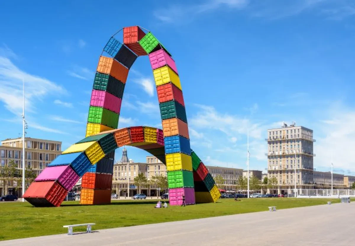 le-havre-containers-foto-222958361-olrat-dreamstime.com_-680x0-c-default