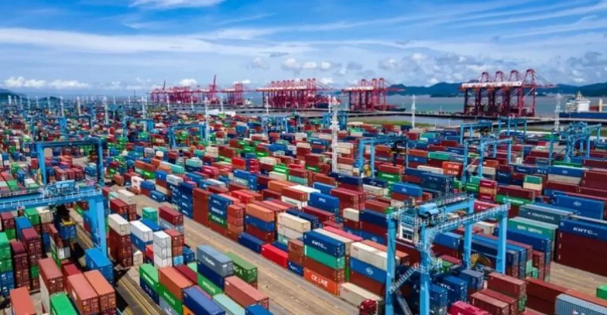 Ningbo Zhoushan hikes port handling charges 10% in 2022