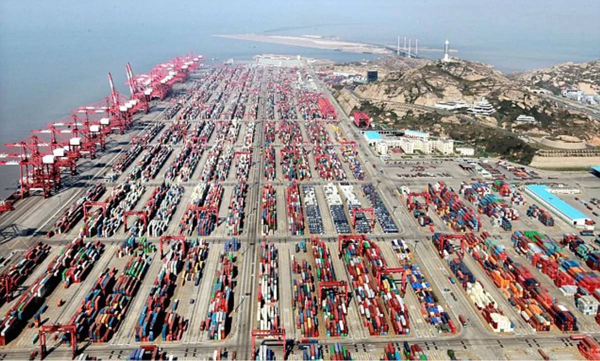 Shanghai port continues to rank first in container throughput worldwide