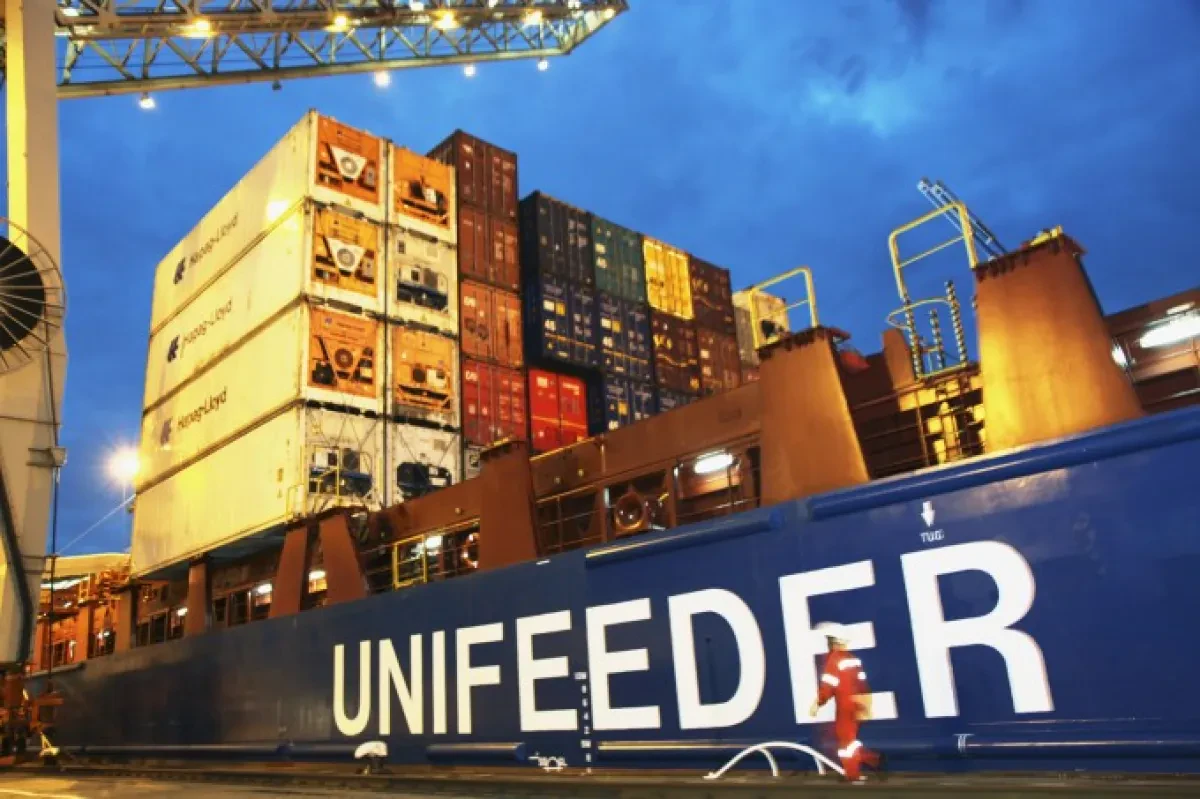 Unifeeder_at_quay_300dpi-680x0-c-default-2